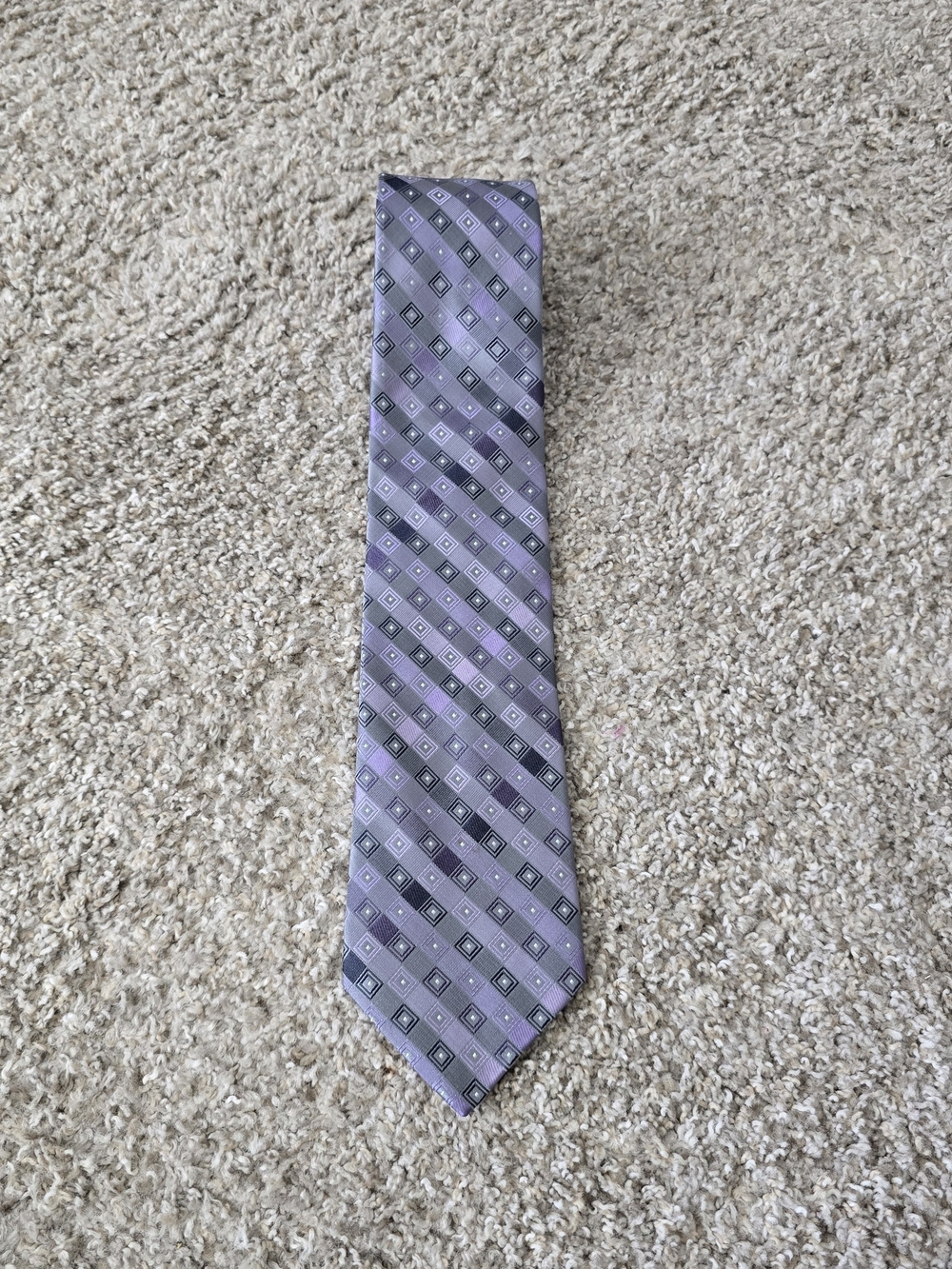 Calvin Klein 100% Silk Men's Lavender Geometric Tie - Classic Patterned Necktie
